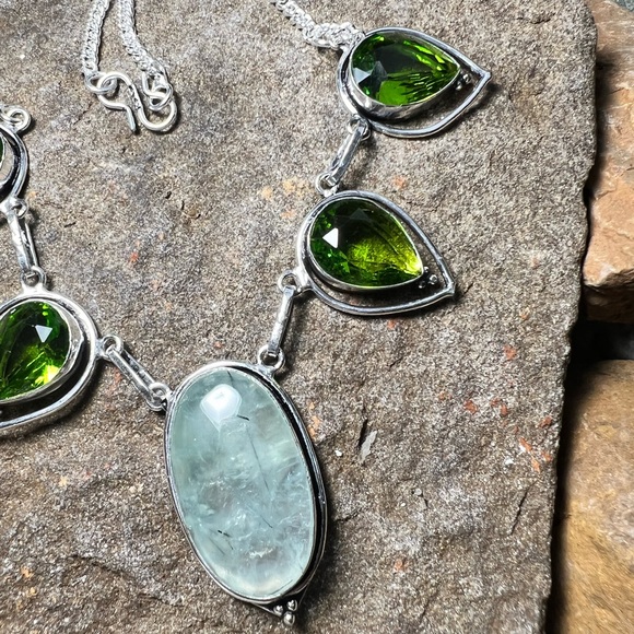 Prehnite & peridot necklace - Picture 3 of 9